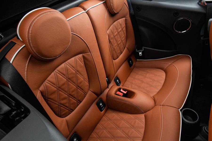 Интерьер Mini Cooper Cabrio (F57) 2018 года  (SG) (фото 8 из 15)